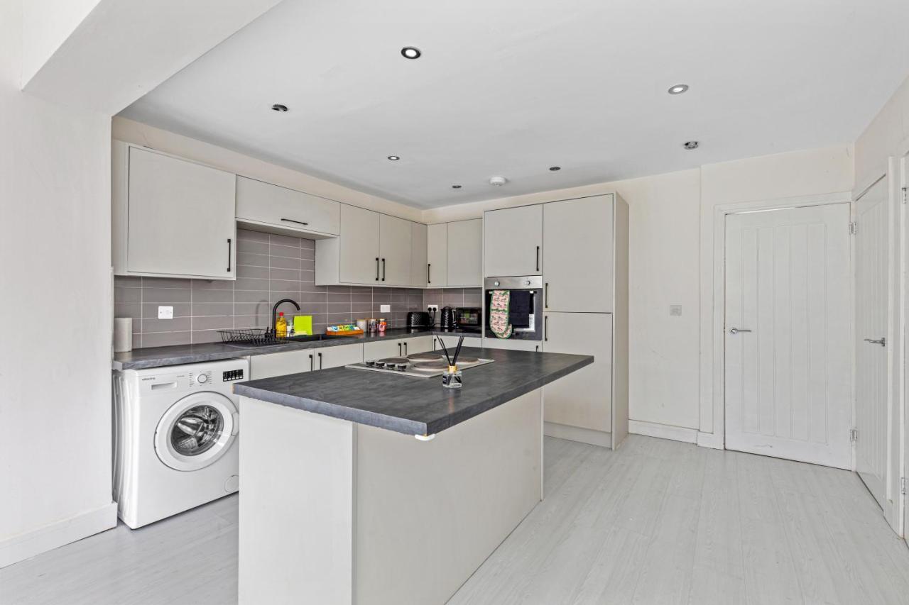 Coseley Tipton 3 Bedroom House Garden Sleeps 7 - Jrr Stays מראה חיצוני תמונה